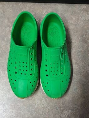 Native Green Slip-On Casual Shoes Size J1 in green